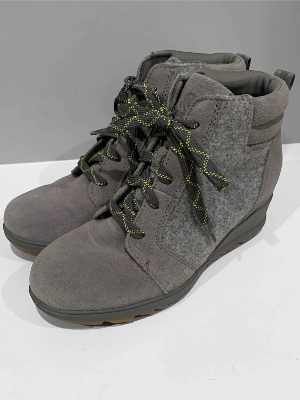 Sorel Evie Lace-Up Ankle Boot Gray Waterproof Suede Leather Wedge Bootie 8